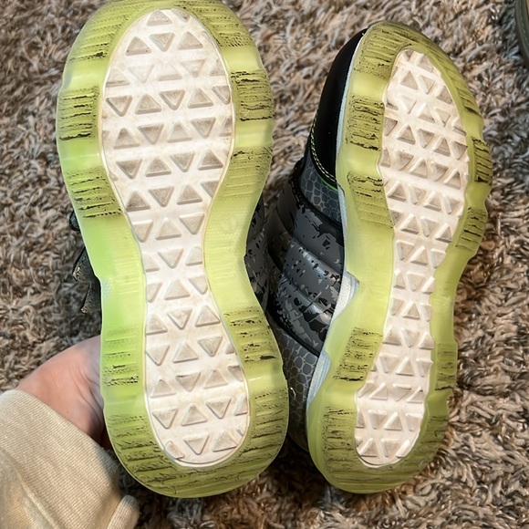 Jurassic World Toddler Boys' Athletic Sneakers - Black/Gray/Green Size 1 - Picture 7 of 7